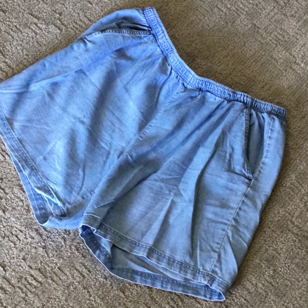 White Stag light denim shorts size 20